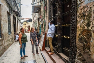 Zanzibar: visita privata a una fattoria di spezie e tour guidato di Stone Town