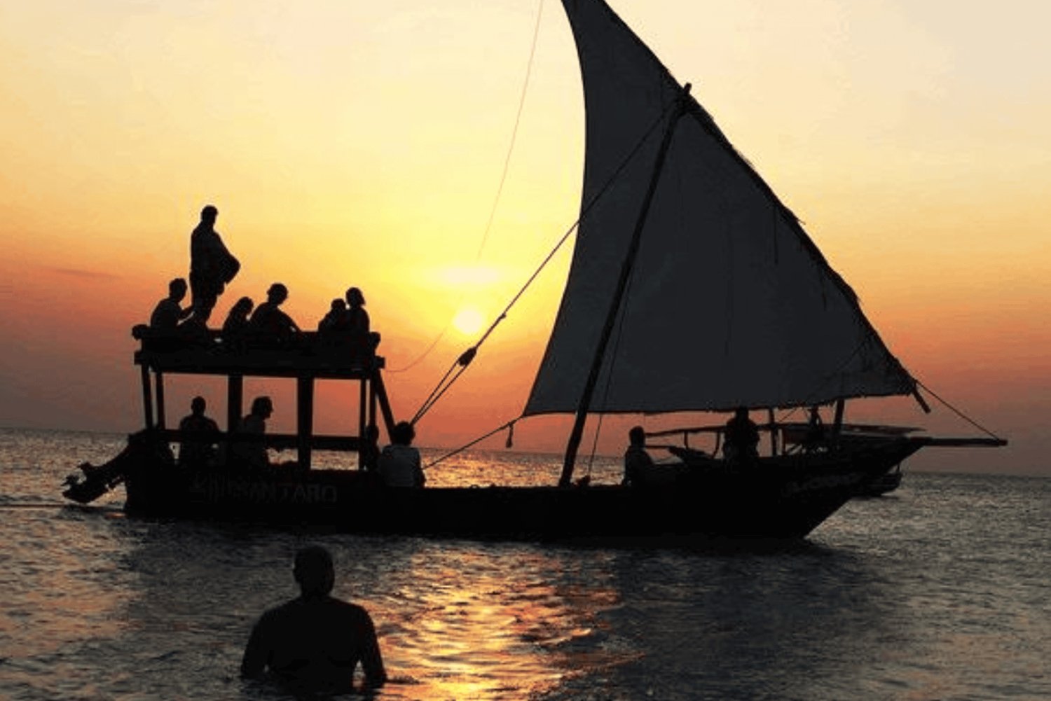 Zanzibar: prywatny rejs o zachodzie słońca z tradycyjną muzyką