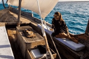 Zanzibar: prywatny rejs o zachodzie słońca z tradycyjną muzyką