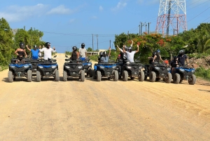 ザンジバル：サンセット付きクワッドバイクアドベンチャー（送迎付き）