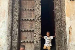 ZANZIBAR: Salaam-grotten, Stone Town og nattmatmarked