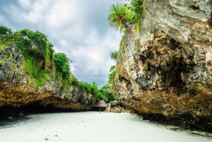 Sansibar : Secret Beach, Kuza-luola ja Jozani kuljetuksineen.