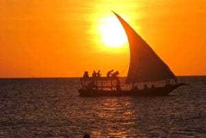 Zanzíbar: crucero compartido en dhow al atardecer con música y aperitivos