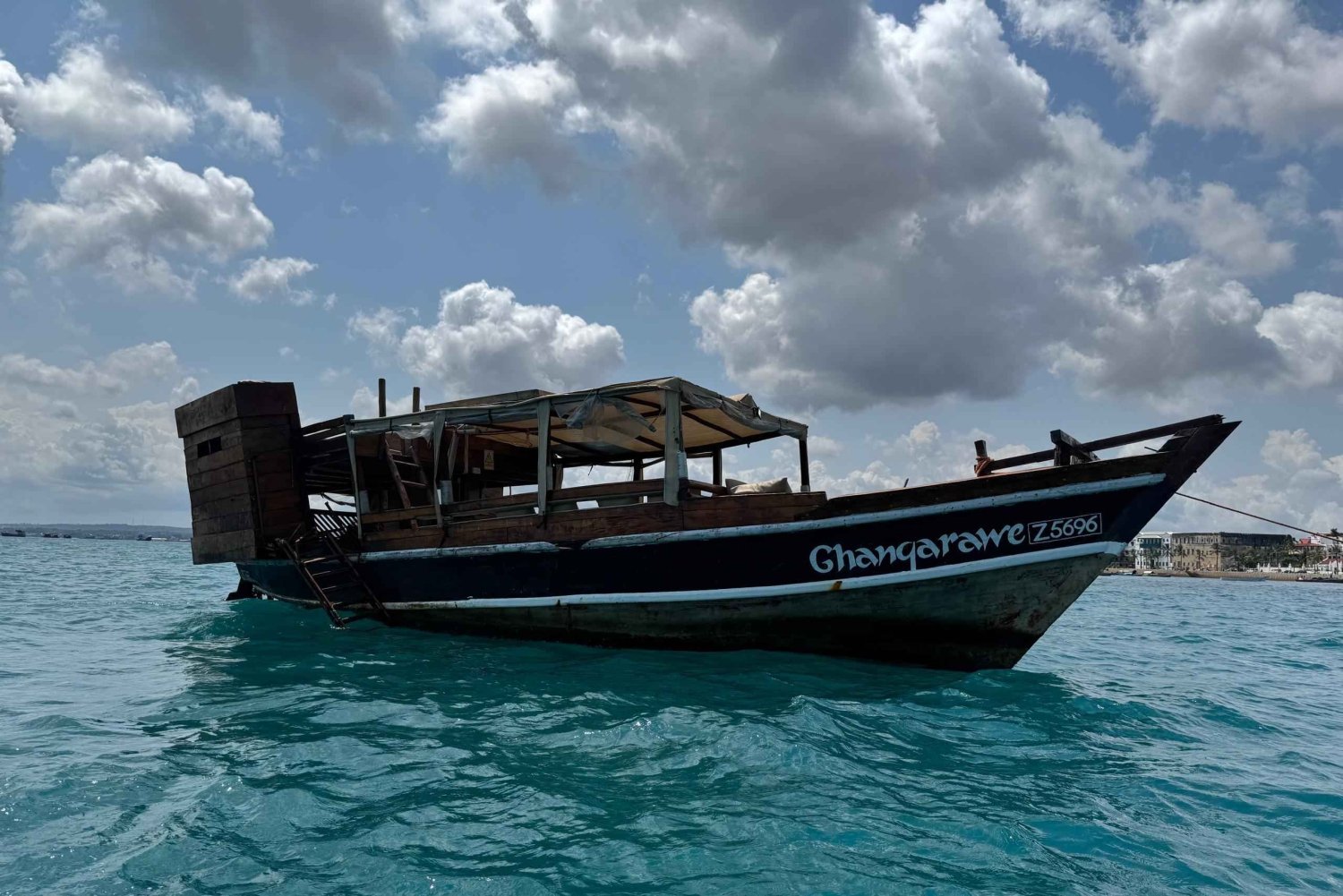 Zanzibar: Snorkling og dhow-cruise i solnedgangen med middag