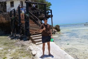 ZANZIBAR: Farma przypraw, jaskinia Salam, pływanie z żółwiami i restauracja Rock