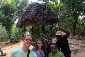 ZANZIBAR: Farma przypraw, jaskinia Salam, pływanie z żółwiami i restauracja Rock