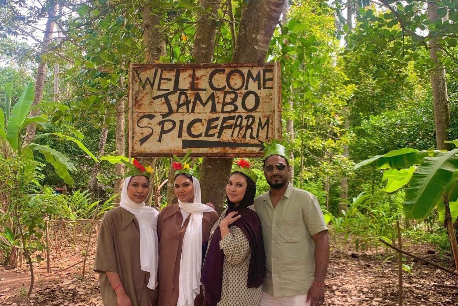 スパイスツアー、地元の学校訪問、プリズン島体験をご案内いたします。