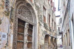 Zanzibar : visite d'une ferme d'épices, cours de cuisine et visite de Stone Town.