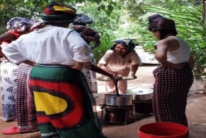 Zanzibar : visite d'une ferme d'épices avec cours de cuisine traditionnelle