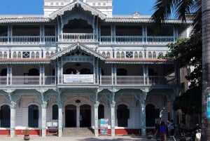 ザンジバル：ストーンタウン市内観光とスパイス農園（ランチ付き）