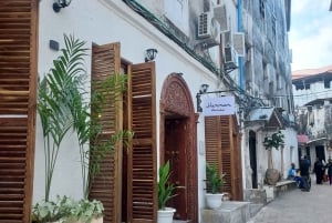Zanzibar: Stone Town Guided Tour with Market Visit