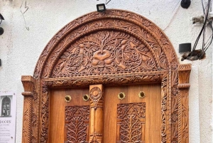 Zanzibar: Kivikaupunki, orjamarkkinat, matkamuisto ja maustetori