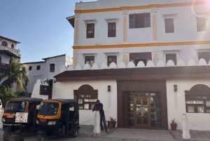 Zanzibar: Kivikaupunki, orjamarkkinat, matkamuisto ja maustetori