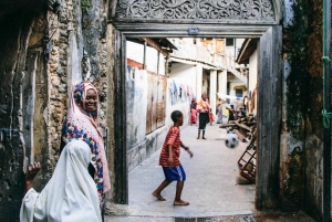 Zanzibar: Kivikaupunki, orjamarkkinat, matkamuisto ja maustetori