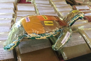 Zanzibar: yksityinen kierros kiviaikaiseen kaupunkiin ja maustefarmille, sisältää lounaan