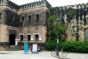 Zanzibar: Tur i Stone Town og Makachu-dykningsshow ved Forodhani