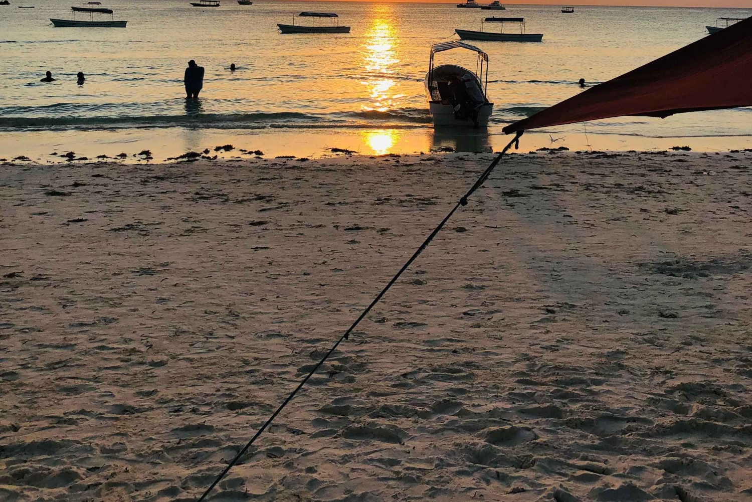 Zanzibar: Solnedgangscruise med sejlads i dhow med afhentning