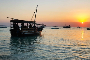 Zanzibar: Solnedgangscruise med sejlads i dhow med afhentning