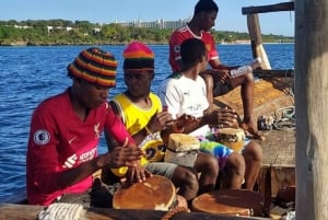 Zanzíbar: Crucero en dhow al atardecer con danza tradicional