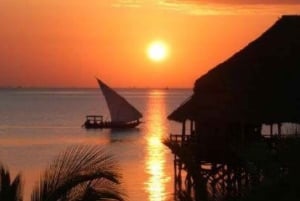 Zanzíbar: Crucero en dhow al atardecer con danza tradicional