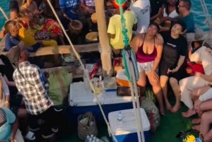 Sansibar: Dhow-Kreuzfahrt bei Sonnenuntergang mit traditionellem Tanz