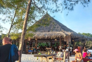 Zanzíbar: Fiesta en la playa Michamvi Kae al atardecer con traslado incluido.