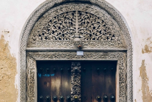 Zanzibar: Ui kilpikonnien kanssa Punainen apina ja Stone Town -kierros