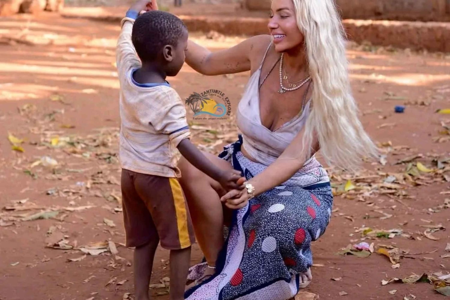 Zanzibar: Tazari-kylän kävelykierros ja lähtöaika dhow-risteilyyn