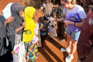 Zanzibar: Tazari-kylän kävelykierros ja lähtöaika dhow-risteilyyn