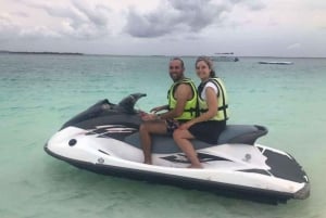 ザンジバル：キウェングワビーチでのスリリングなジェットスキー体験