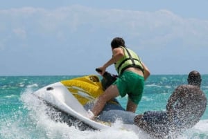 ザンジバル：キウェングワビーチでのスリリングなジェットスキー体験