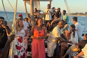 Sansibar: Traditionelle Dau-Sonnenuntergangsfahrt in Kendwa & Nungwi