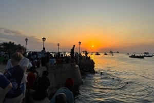 Sansibar: Traditionelle Dau-Sonnenuntergangsfahrt