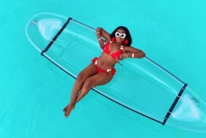Sesión de fotos con dron en kayak transparente en Zanzíbar