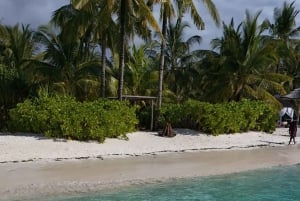 Sesión de fotos con dron en kayak transparente en Zanzíbar