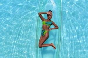 Sesión de fotos con dron en kayak transparente en Zanzíbar