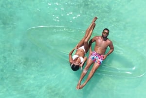 Sesión de fotos con dron en kayak transparente en Zanzíbar