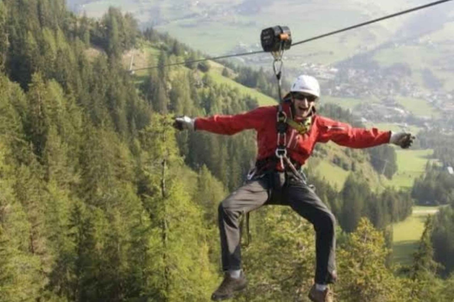 ザンジバル：ジップラインアドベンチャー＆マシンギニの森を探索しましょう。