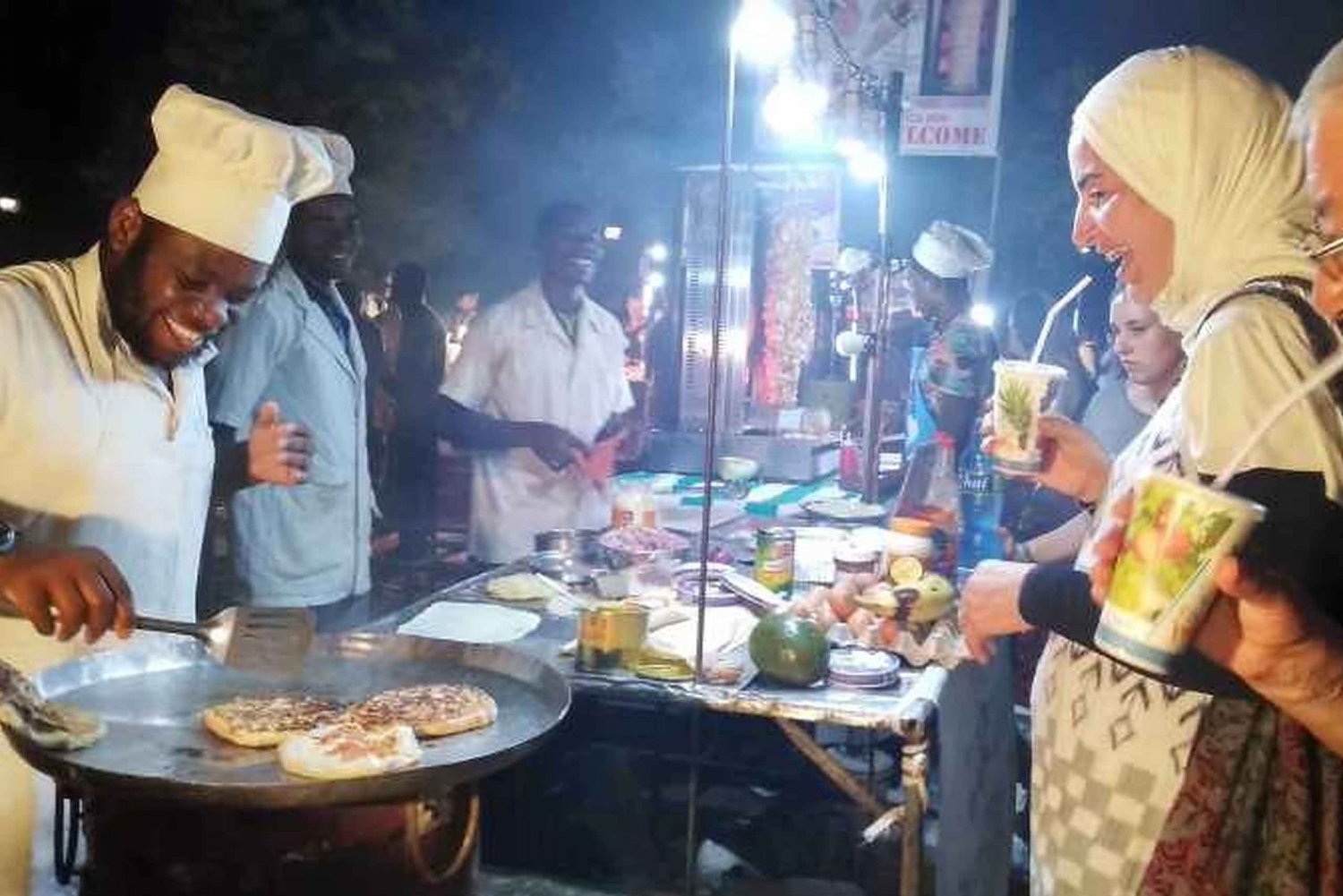 Zanzibeer: Stone Town - nocne życie i uliczne jedzenie - piesza wycieczka.
