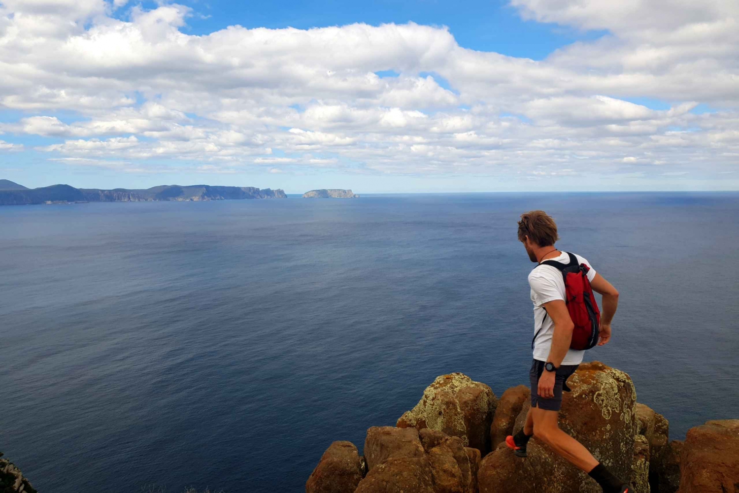 From Hobart: Cape Raoul Hiking Tour in Tasman National Park
