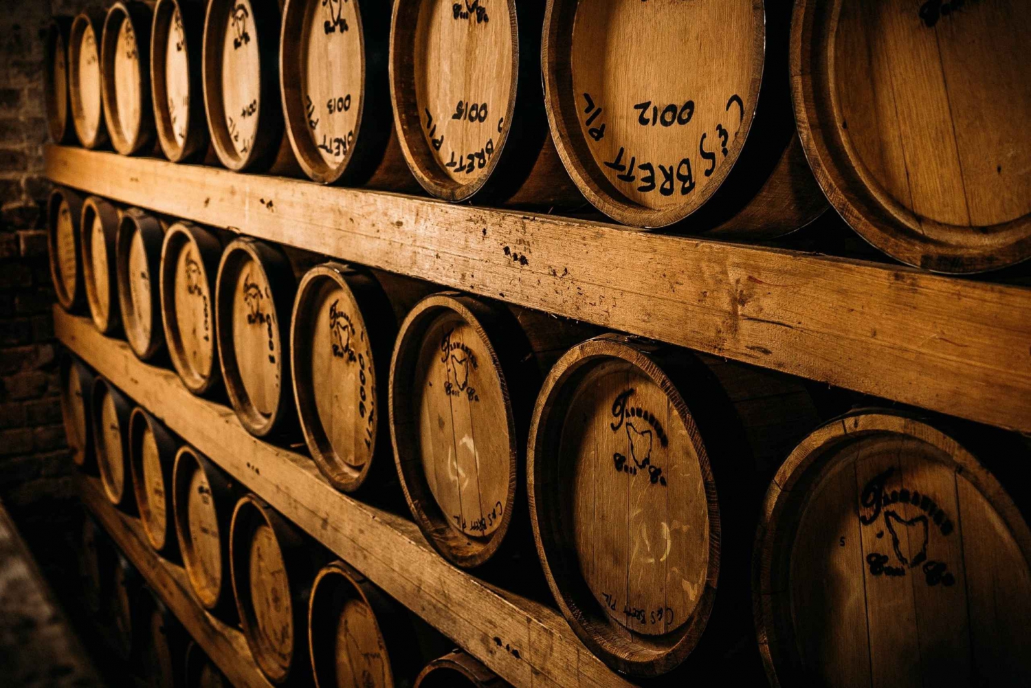 Kempton: Craft Distillery Tour with Whisky Tasting & Lunch