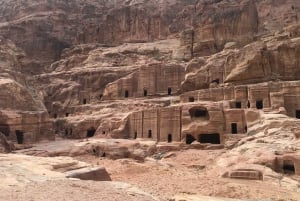 From Tel Aviv: Petra 1-Day Guided Tour with Transfers