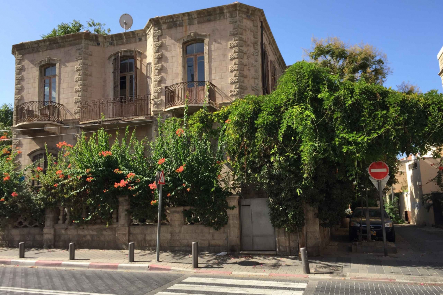 Neve Tzedek: Private Walking Tour with Local Guide