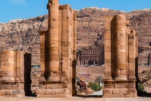 From Tel Aviv: Guided Day Trip to Petra with Lunch