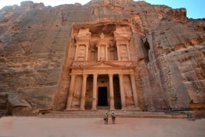 From Tel Aviv: 2-Day Petra Tour with Hotel Stay