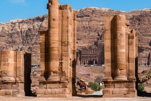 From Tel Aviv: 2-Day Petra Tour with Hotel Stay