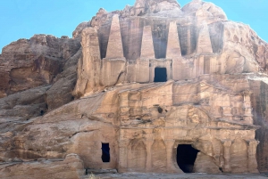 From Tel Aviv: 2-Day Petra Tour by Bus with Hotel Stay