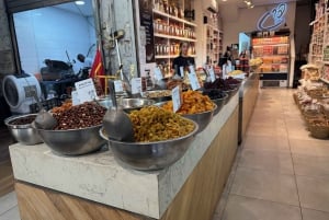 Tel Aviv: Food Tasting Tour of Carmel Market
