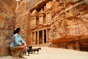 Tel Aviv: Petra & Wadi Rum 2-Day Tour with Bedouin Camp Stay
