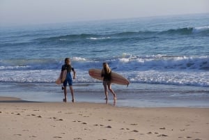 Tel Aviv: Uthyrning av surfbräda eller boogieboard på Beach Club